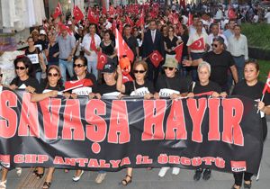 CHP Antalya da “Savaşa hayır” dedi